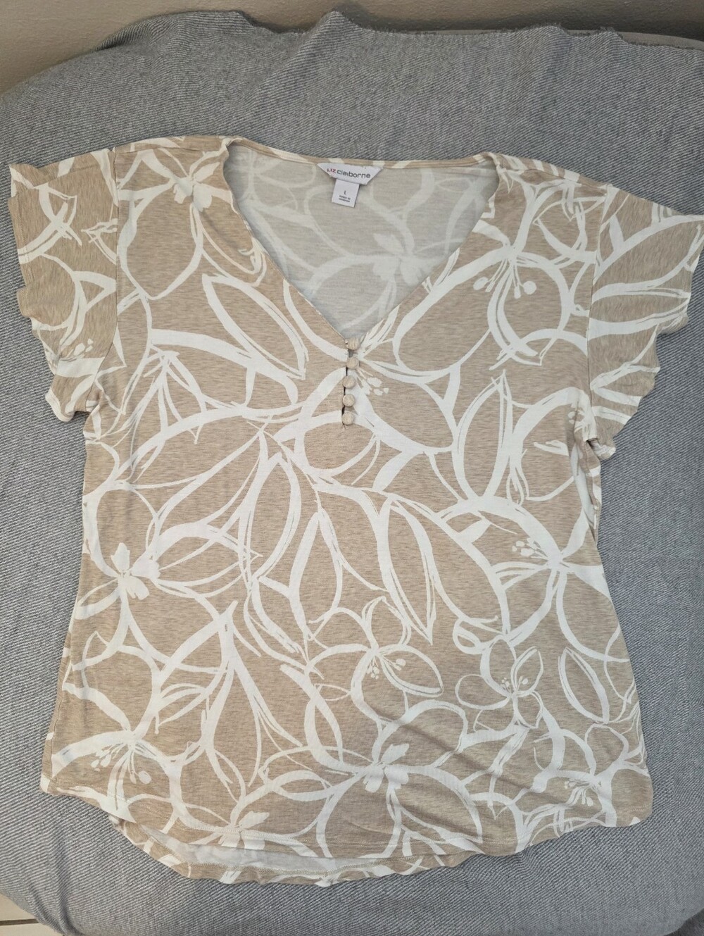 Liz Claiborne Beige Floral V-Neck Short Sleeve Top